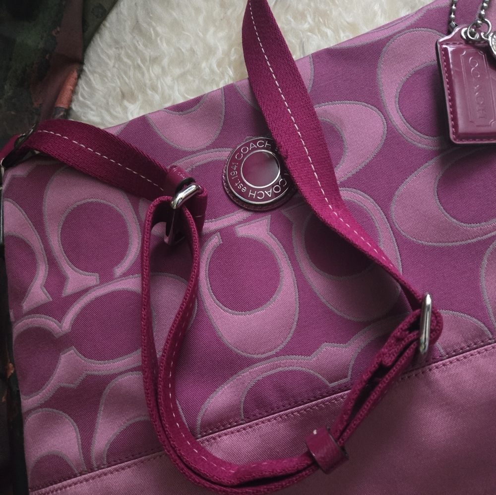 Coach Pink Crossbody/Shoulder Bag - Picture 3 of 9